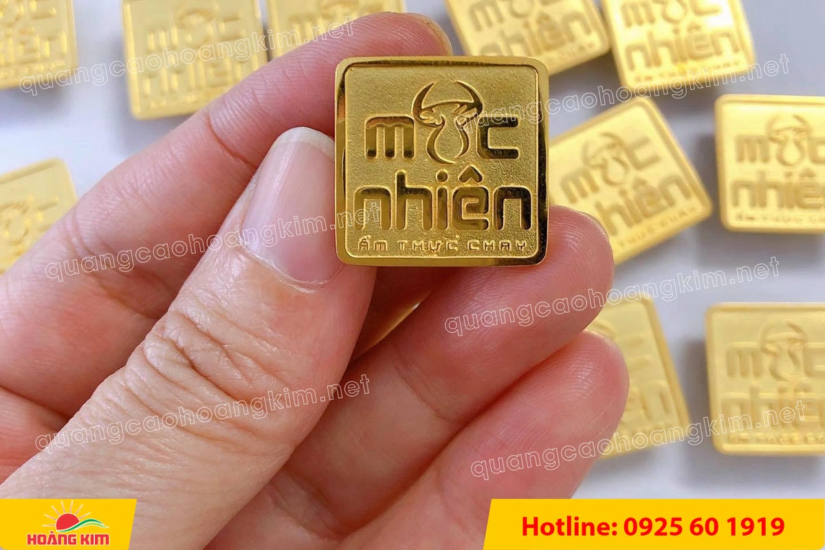 huy hieu vang dong nen an mon cat san 90 - HUY HIỆU V&Agrave;NG ĐỒNG ĂN M&Ograve;N NỀN SẦN C&Aacute;T CAO CẤP