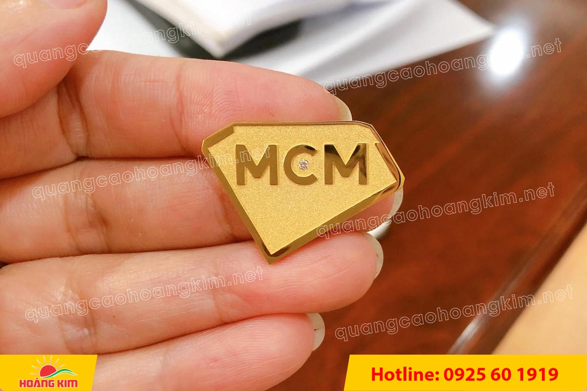 huy hieu vang dong nen an mon cat san 92 - HUY HIỆU V&Agrave;NG ĐỒNG ĂN M&Ograve;N NỀN SẦN C&Aacute;T CAO CẤP