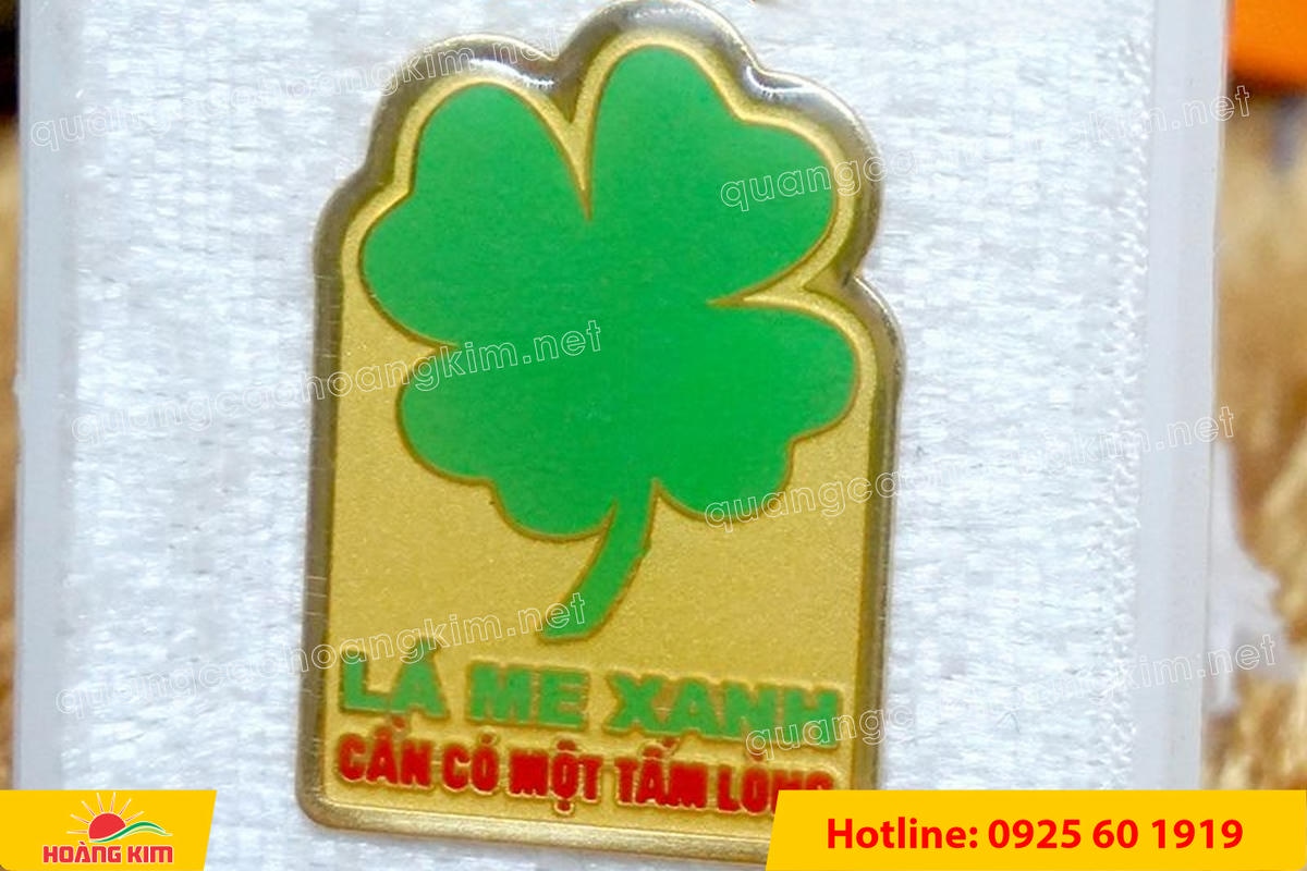 lam logo huy hieu cai ao cat be theo hinh co ma vang 24k 111 - L&Agrave;M LOGO, HUY HIỆU C&Agrave;I &Aacute;O ĐỒNG ĂN M&Ograve;N CẮT BẾ THEO H&Igrave;NH C&Oacute; MẠ V&Agrave;NG 24K SANG TRỌNG