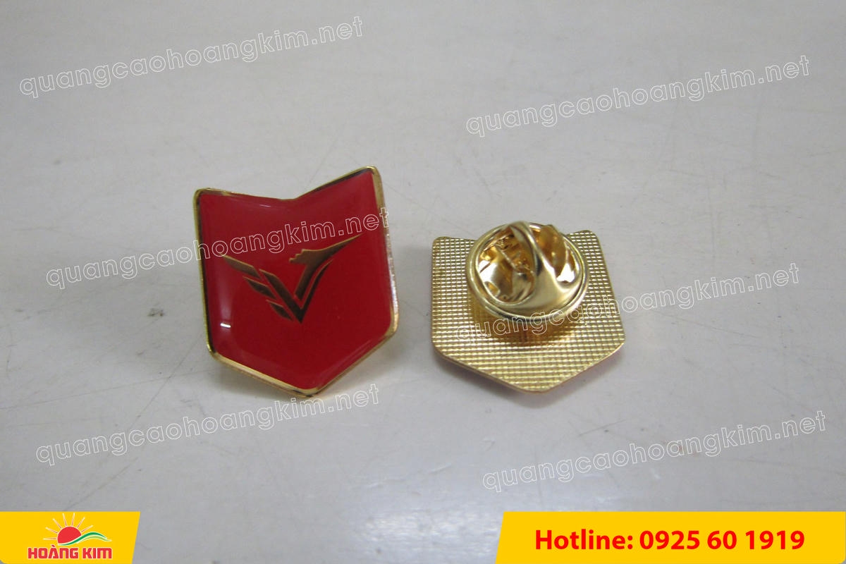 lam logo huy hieu cai ao cat be theo hinh co ma vang 24k 12 1 - L&Agrave;M LOGO, HUY HIỆU C&Agrave;I &Aacute;O ĐỒNG ĂN M&Ograve;N CẮT BẾ THEO H&Igrave;NH C&Oacute; MẠ V&Agrave;NG 24K SANG TRỌNG