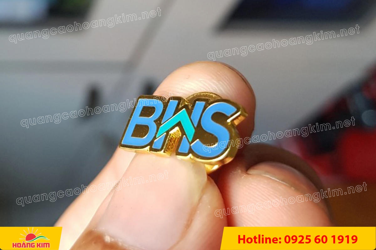 lam logo huy hieu cai ao cat be theo hinh co ma vang 24k 126 - L&Agrave;M LOGO, HUY HIỆU C&Agrave;I &Aacute;O ĐỒNG ĂN M&Ograve;N CẮT BẾ THEO H&Igrave;NH C&Oacute; MẠ V&Agrave;NG 24K SANG TRỌNG