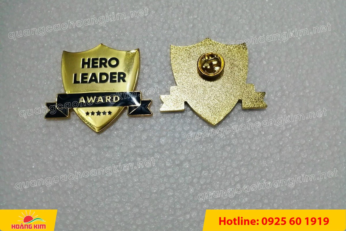 lam logo huy hieu cai ao cat be theo hinh co ma vang 24k 133 - L&Agrave;M LOGO, HUY HIỆU C&Agrave;I &Aacute;O ĐỒNG ĂN M&Ograve;N CẮT BẾ THEO H&Igrave;NH C&Oacute; MẠ V&Agrave;NG 24K SANG TRỌNG