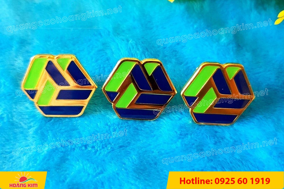 lam logo huy hieu cai ao cat be theo hinh co ma vang 24k 27 1 - L&Agrave;M LOGO, HUY HIỆU C&Agrave;I &Aacute;O ĐỒNG ĂN M&Ograve;N CẮT BẾ THEO H&Igrave;NH C&Oacute; MẠ V&Agrave;NG 24K SANG TRỌNG