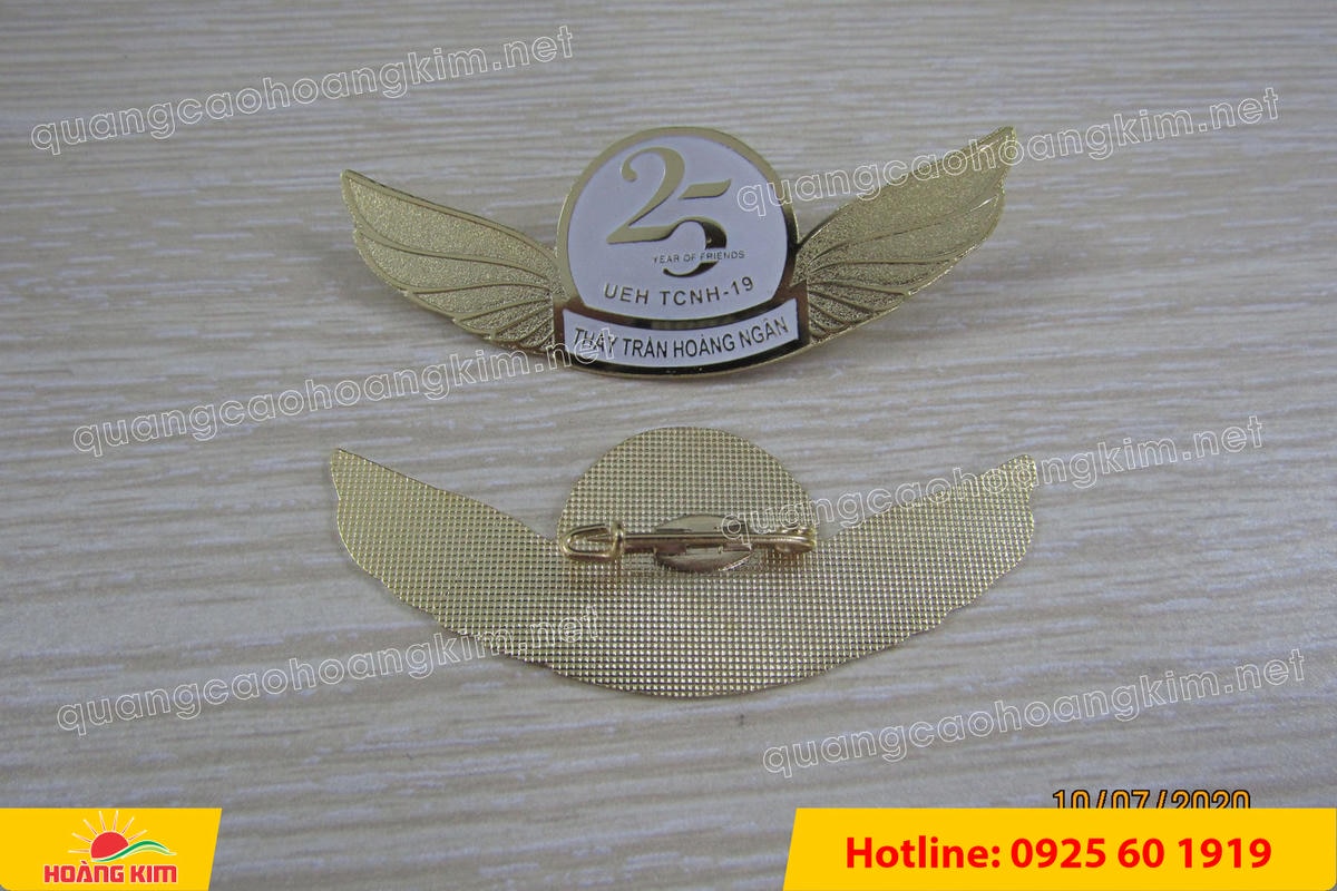 lam logo huy hieu cai ao cat be theo hinh co ma vang 24k 30 1 - L&Agrave;M LOGO, HUY HIỆU C&Agrave;I &Aacute;O ĐỒNG ĂN M&Ograve;N CẮT BẾ THEO H&Igrave;NH C&Oacute; MẠ V&Agrave;NG 24K SANG TRỌNG