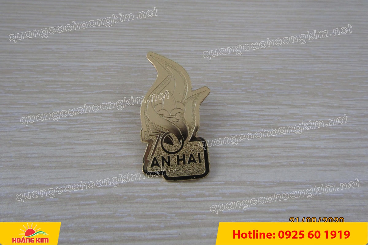 lam logo huy hieu cai ao cat be theo hinh co ma vang 24k 32 1 - L&Agrave;M LOGO, HUY HIỆU C&Agrave;I &Aacute;O ĐỒNG ĂN M&Ograve;N CẮT BẾ THEO H&Igrave;NH C&Oacute; MẠ V&Agrave;NG 24K SANG TRỌNG