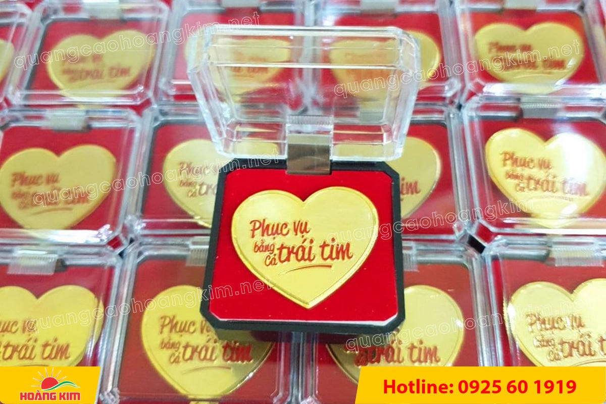 lam logo huy hieu cai ao cat be theo hinh co ma vang 24k 39 - L&Agrave;M LOGO, HUY HIỆU C&Agrave;I &Aacute;O ĐỒNG ĂN M&Ograve;N CẮT BẾ THEO H&Igrave;NH C&Oacute; MẠ V&Agrave;NG 24K SANG TRỌNG