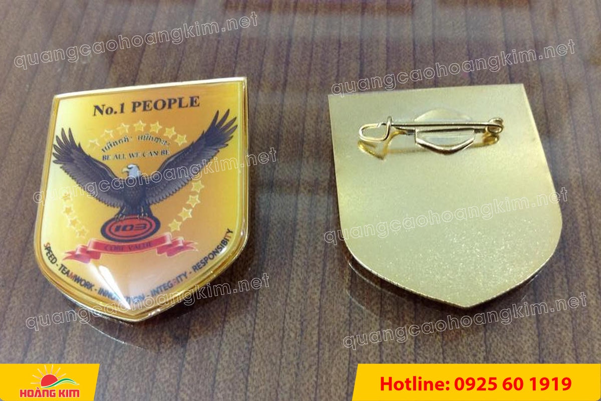 lam logo huy hieu cai ao cat be theo hinh co ma vang 24k 4 1 - L&Agrave;M LOGO, HUY HIỆU C&Agrave;I &Aacute;O ĐỒNG ĂN M&Ograve;N CẮT BẾ THEO H&Igrave;NH C&Oacute; MẠ V&Agrave;NG 24K SANG TRỌNG