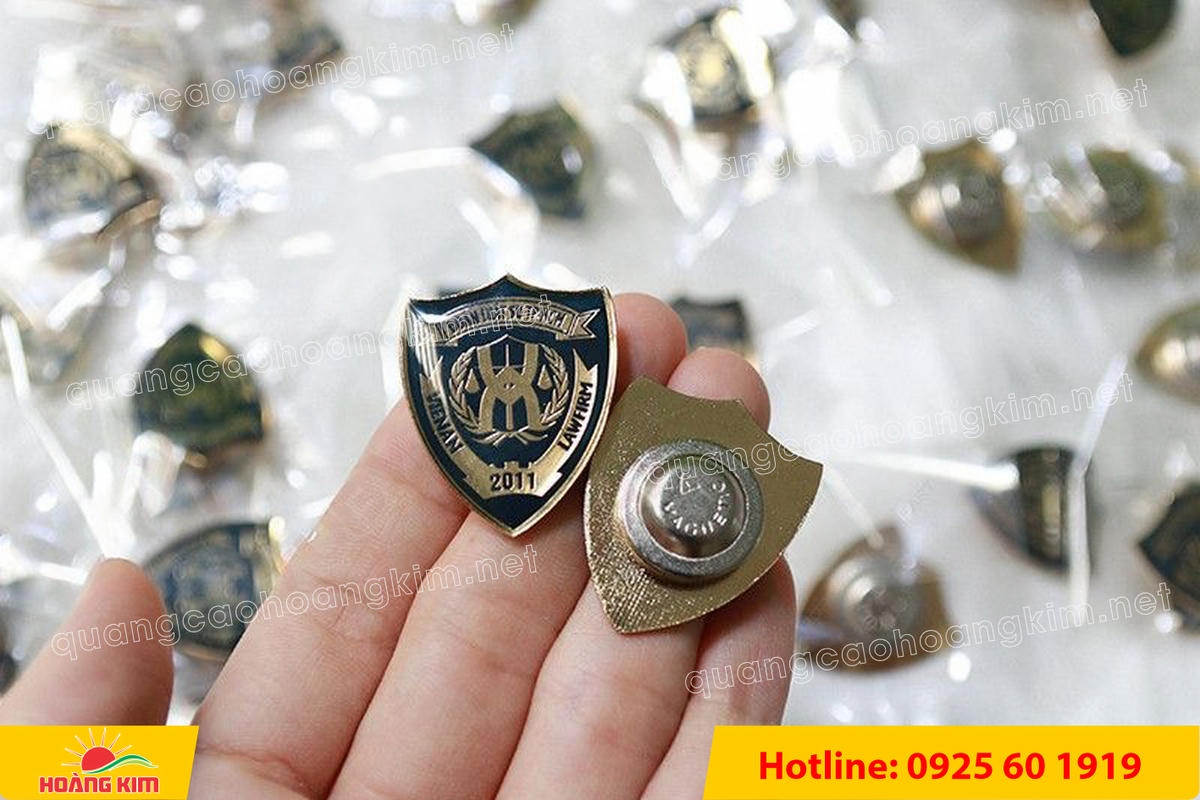 lam logo huy hieu cai ao cat be theo hinh co ma vang 24k 42 - L&Agrave;M LOGO, HUY HIỆU C&Agrave;I &Aacute;O ĐỒNG ĂN M&Ograve;N CẮT BẾ THEO H&Igrave;NH C&Oacute; MẠ V&Agrave;NG 24K SANG TRỌNG