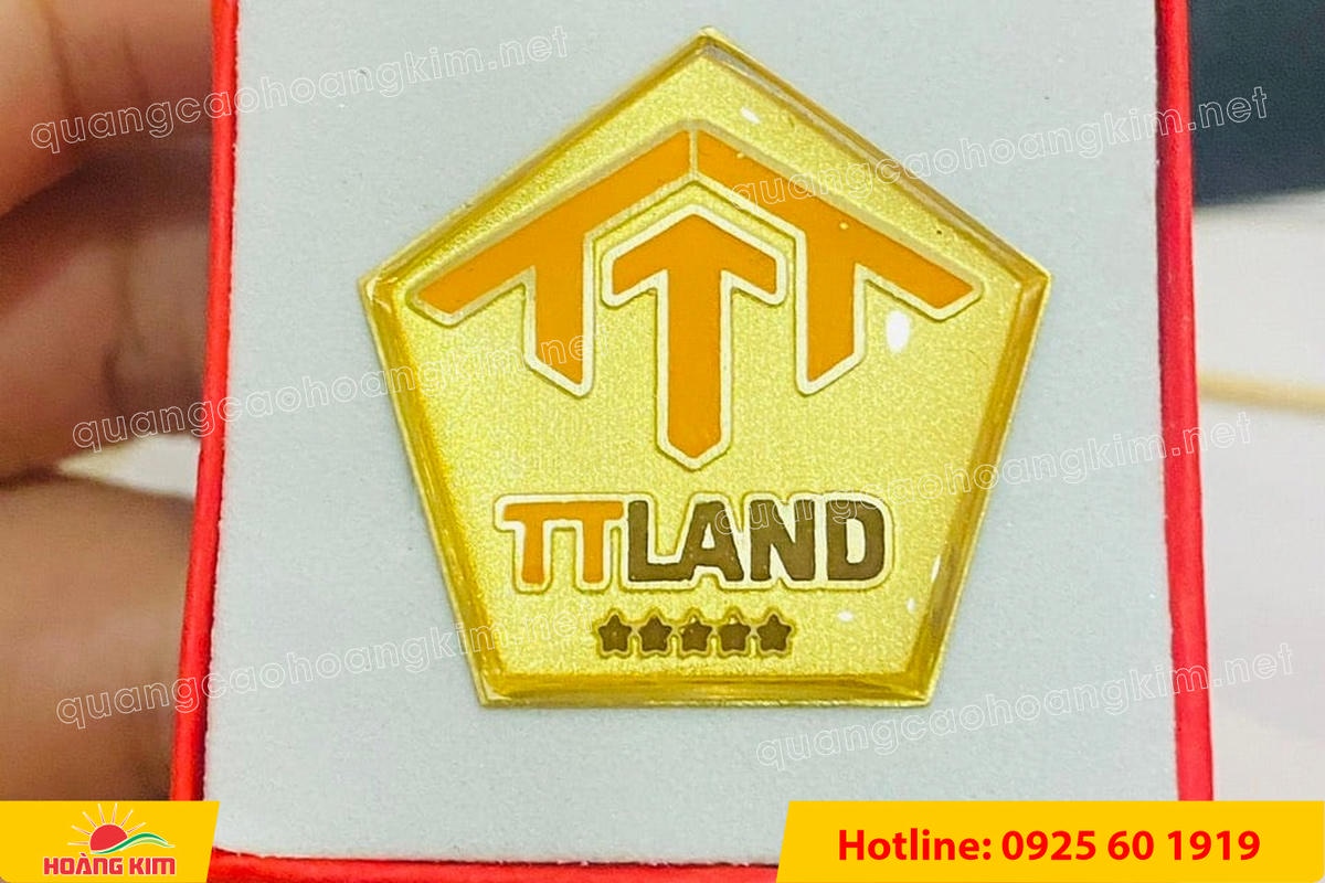 lam logo huy hieu cai ao cat be theo hinh co ma vang 24k 45 - L&Agrave;M LOGO, HUY HIỆU C&Agrave;I &Aacute;O ĐỒNG ĂN M&Ograve;N CẮT BẾ THEO H&Igrave;NH C&Oacute; MẠ V&Agrave;NG 24K SANG TRỌNG