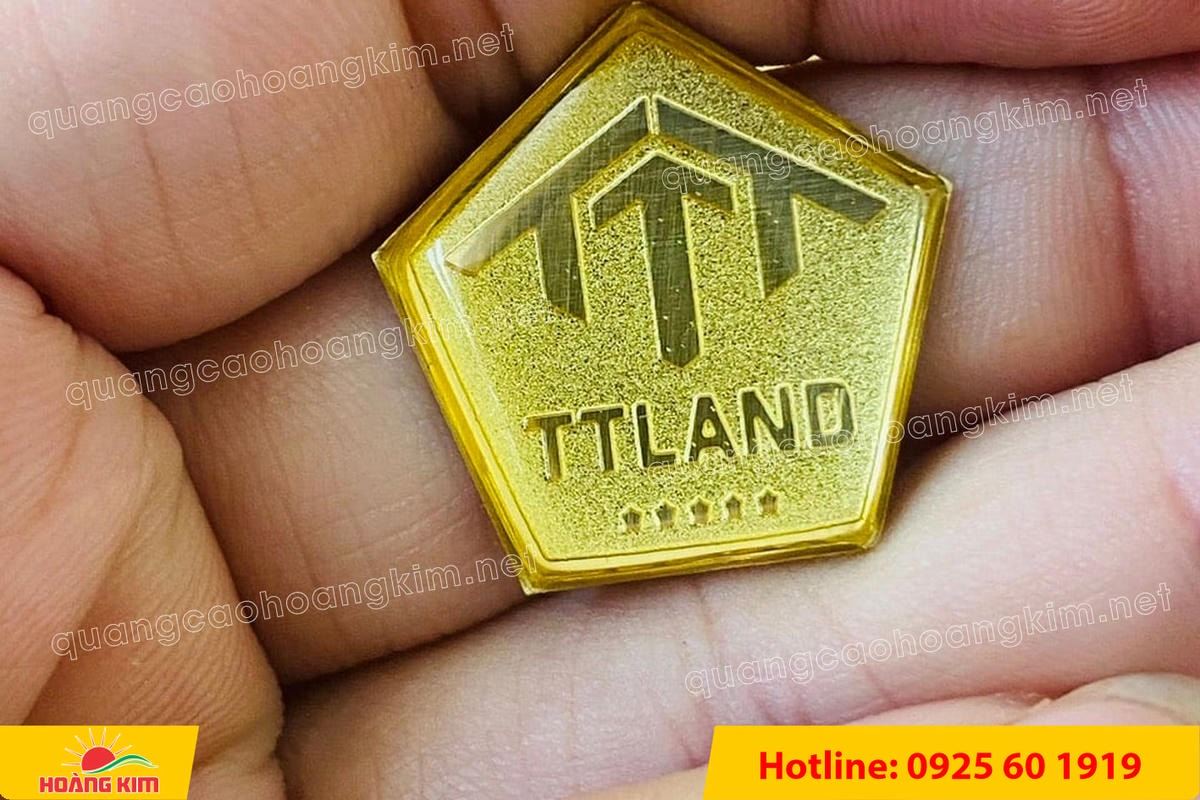 lam logo huy hieu cai ao cat be theo hinh co ma vang 24k 47 - L&Agrave;M LOGO, HUY HIỆU C&Agrave;I &Aacute;O ĐỒNG ĂN M&Ograve;N CẮT BẾ THEO H&Igrave;NH C&Oacute; MẠ V&Agrave;NG 24K SANG TRỌNG