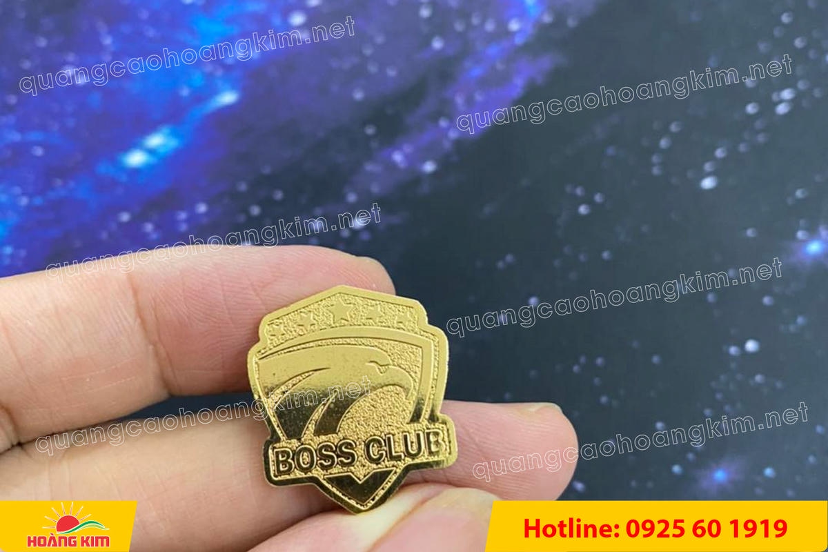 lam logo huy hieu cai ao cat be theo hinh co ma vang 24k 56 - L&Agrave;M LOGO, HUY HIỆU C&Agrave;I &Aacute;O ĐỒNG ĂN M&Ograve;N CẮT BẾ THEO H&Igrave;NH C&Oacute; MẠ V&Agrave;NG 24K SANG TRỌNG