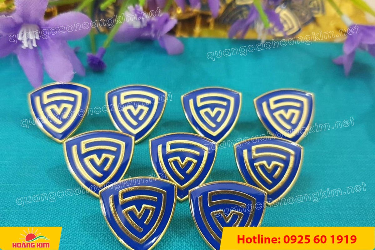 lam logo huy hieu cai ao cat be theo hinh co ma vang 24k 59 - L&Agrave;M LOGO, HUY HIỆU C&Agrave;I &Aacute;O ĐỒNG ĂN M&Ograve;N CẮT BẾ THEO H&Igrave;NH C&Oacute; MẠ V&Agrave;NG 24K SANG TRỌNG