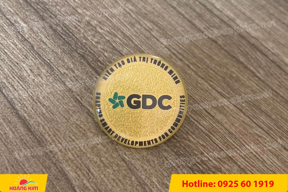 lam logo huy hieu cai ao cat be theo hinh co ma vang 24k 66 - L&Agrave;M LOGO, HUY HIỆU C&Agrave;I &Aacute;O ĐỒNG ĂN M&Ograve;N CẮT BẾ THEO H&Igrave;NH C&Oacute; MẠ V&Agrave;NG 24K SANG TRỌNG