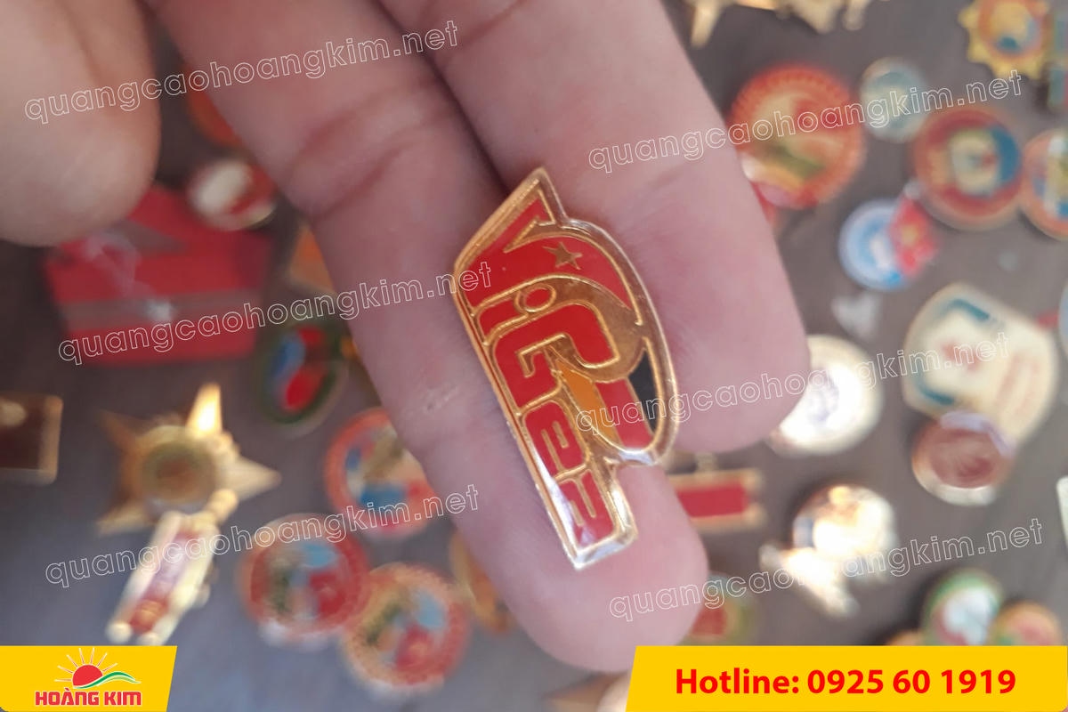 lam logo huy hieu cai ao cat be theo hinh co ma vang 24k 68 - L&Agrave;M LOGO, HUY HIỆU C&Agrave;I &Aacute;O ĐỒNG ĂN M&Ograve;N CẮT BẾ THEO H&Igrave;NH C&Oacute; MẠ V&Agrave;NG 24K SANG TRỌNG