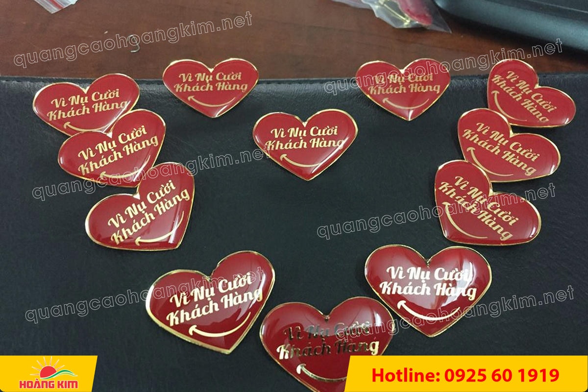 lam logo huy hieu cai ao cat be theo hinh co ma vang 24k 7 1 - L&Agrave;M LOGO, HUY HIỆU C&Agrave;I &Aacute;O ĐỒNG ĂN M&Ograve;N CẮT BẾ THEO H&Igrave;NH C&Oacute; MẠ V&Agrave;NG 24K SANG TRỌNG