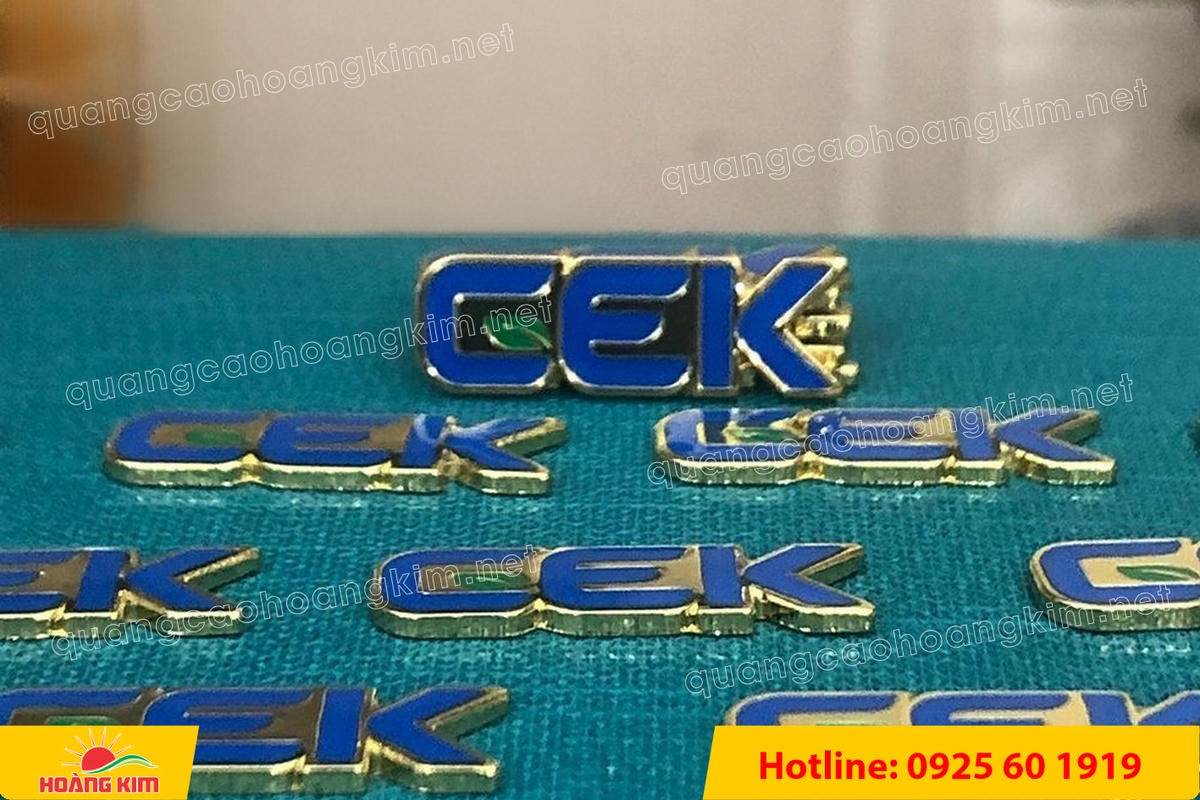 lam logo huy hieu cai ao cat be theo hinh co ma vang 24k 75 - L&Agrave;M LOGO, HUY HIỆU C&Agrave;I &Aacute;O ĐỒNG ĂN M&Ograve;N CẮT BẾ THEO H&Igrave;NH C&Oacute; MẠ V&Agrave;NG 24K SANG TRỌNG