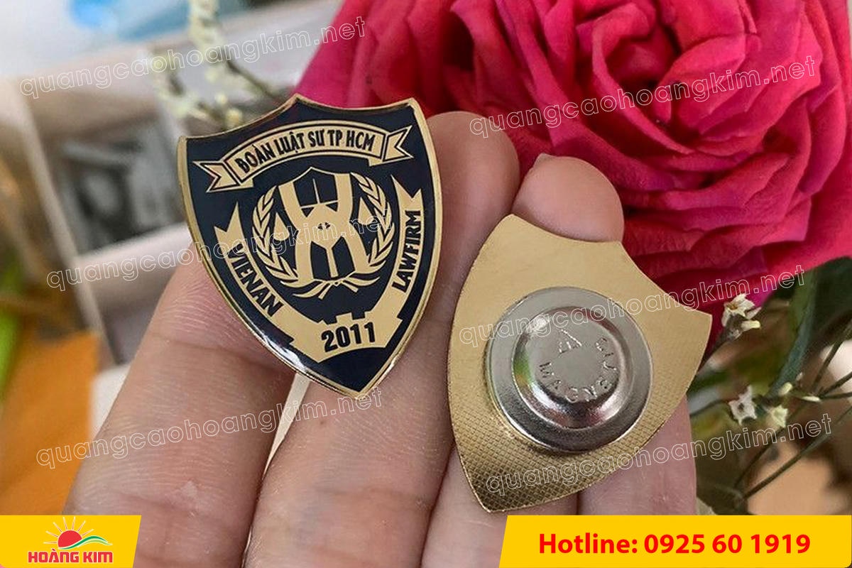 lam logo huy hieu cai ao cat be theo hinh co ma vang 24k 76 - L&Agrave;M LOGO, HUY HIỆU C&Agrave;I &Aacute;O ĐỒNG ĂN M&Ograve;N CẮT BẾ THEO H&Igrave;NH C&Oacute; MẠ V&Agrave;NG 24K SANG TRỌNG