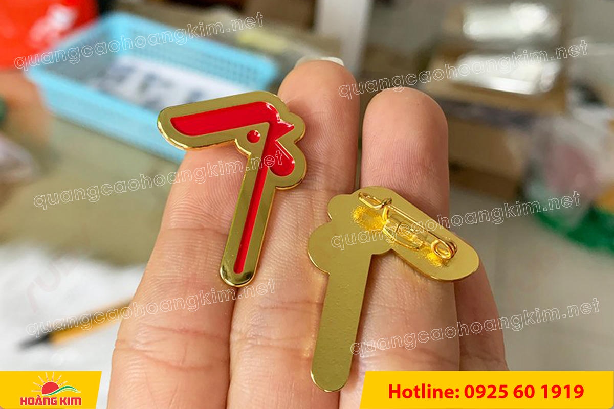 lam logo huy hieu cai ao cat be theo hinh co ma vang 24k 77 - L&Agrave;M LOGO, HUY HIỆU C&Agrave;I &Aacute;O ĐỒNG ĂN M&Ograve;N CẮT BẾ THEO H&Igrave;NH C&Oacute; MẠ V&Agrave;NG 24K SANG TRỌNG