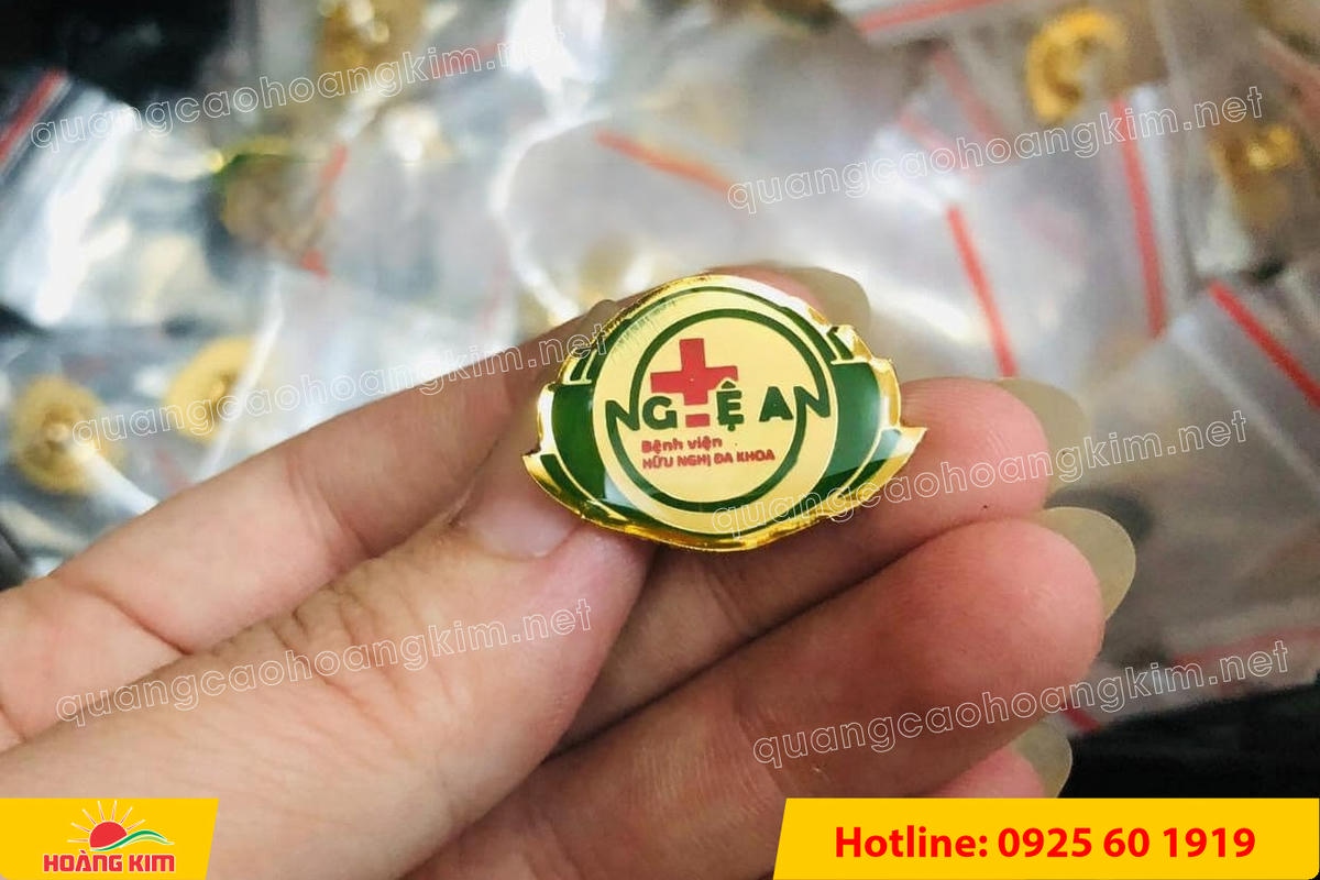 lam logo huy hieu cai ao cat be theo hinh co ma vang 24k 78 - L&Agrave;M LOGO, HUY HIỆU C&Agrave;I &Aacute;O ĐỒNG ĂN M&Ograve;N CẮT BẾ THEO H&Igrave;NH C&Oacute; MẠ V&Agrave;NG 24K SANG TRỌNG