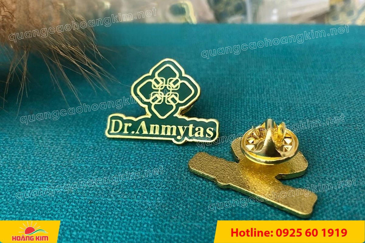 lam logo huy hieu cai ao cat be theo hinh co ma vang 24k 81 - L&Agrave;M LOGO, HUY HIỆU C&Agrave;I &Aacute;O ĐỒNG ĂN M&Ograve;N CẮT BẾ THEO H&Igrave;NH C&Oacute; MẠ V&Agrave;NG 24K SANG TRỌNG