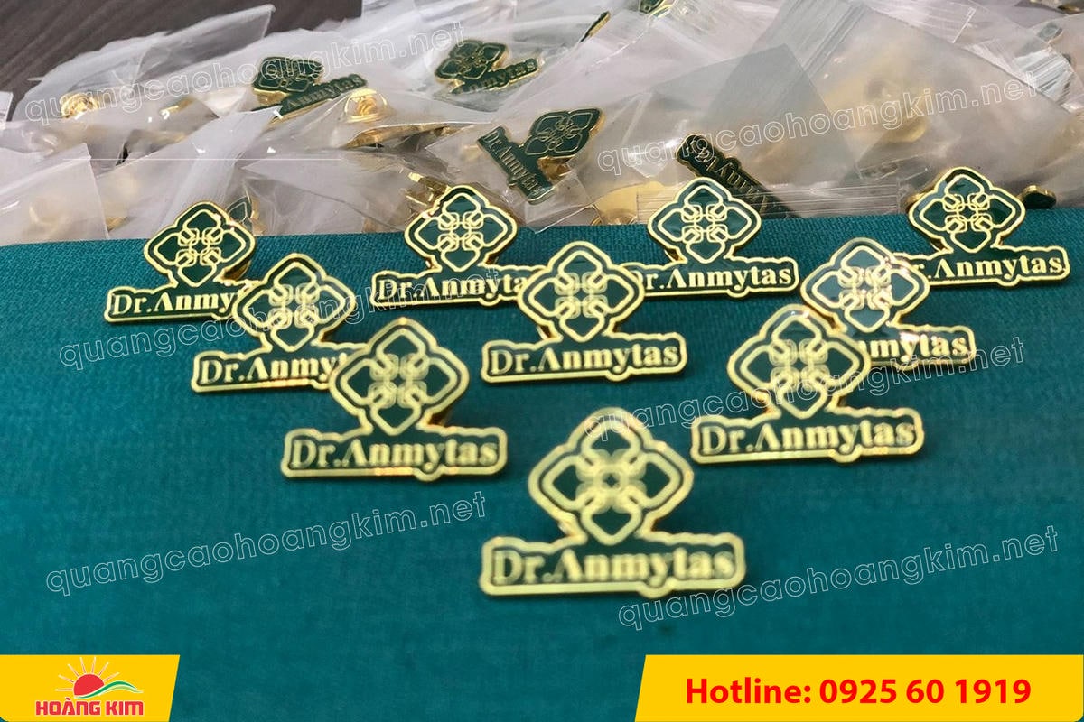 lam logo huy hieu cai ao cat be theo hinh co ma vang 24k 87 - L&Agrave;M LOGO, HUY HIỆU C&Agrave;I &Aacute;O ĐỒNG ĂN M&Ograve;N CẮT BẾ THEO H&Igrave;NH C&Oacute; MẠ V&Agrave;NG 24K SANG TRỌNG