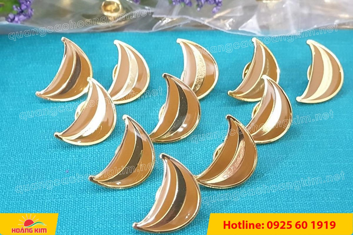 lam logo huy hieu cai ao cat be theo hinh co ma vang 24k 95 - L&Agrave;M LOGO, HUY HIỆU C&Agrave;I &Aacute;O ĐỒNG ĂN M&Ograve;N CẮT BẾ THEO H&Igrave;NH C&Oacute; MẠ V&Agrave;NG 24K SANG TRỌNG