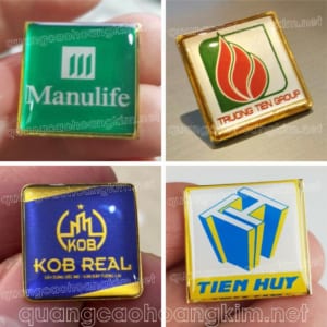huy hieu vuong cai ao phoi duc san in anh logo 1 300x300 - HUY HIỆU NHỰA GIÁ RẺ, NHẸ, NHIỀU MẪU MÃ ĐẸP, THẨM MỸ