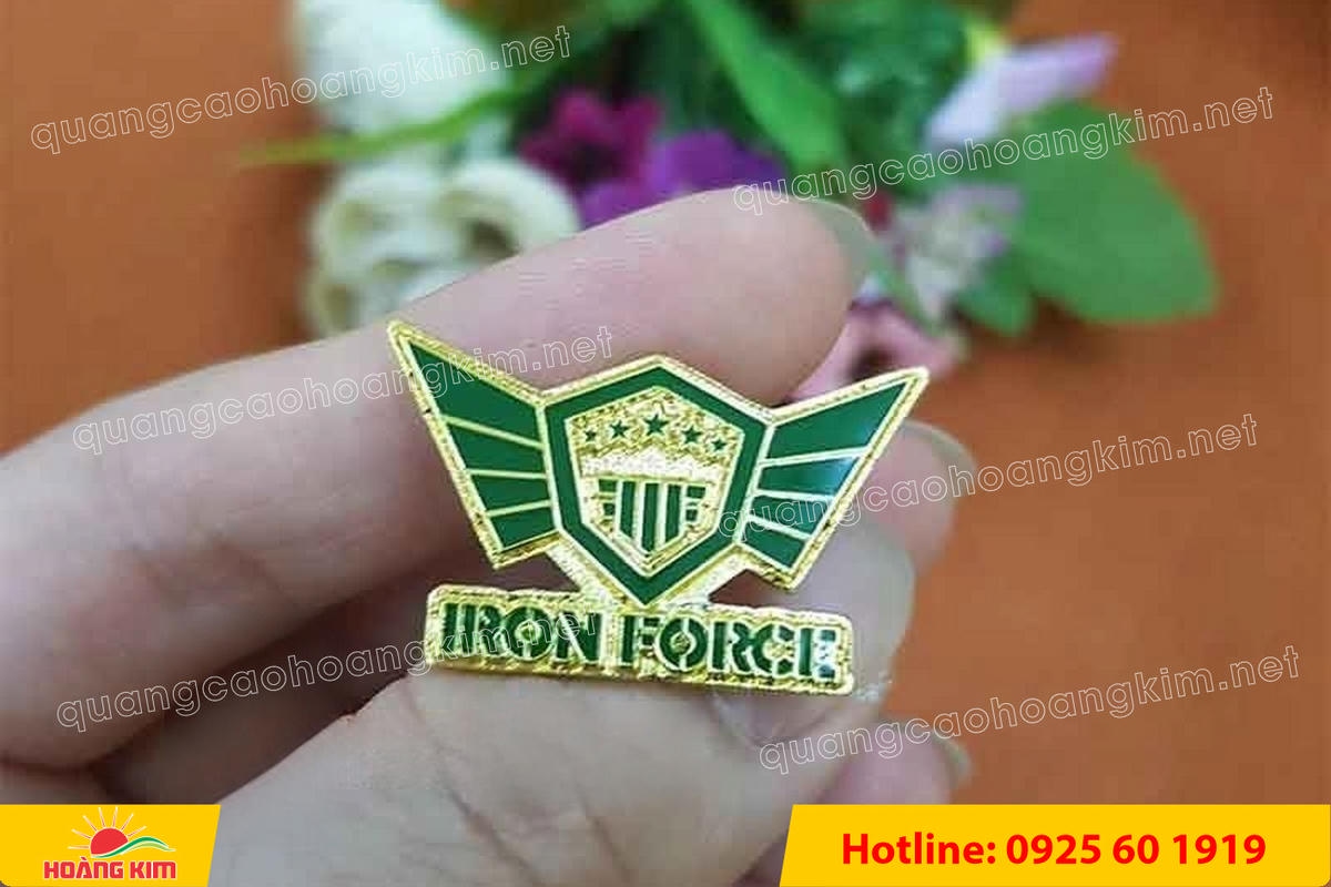 huy hieu duc ma vang 24k cat be theo hinh logo 100 - HUY HIỆU Đ&Uacute;C MẠ V&Agrave;NG 24K CẮT BẾ THEO LOGO CAO CẤP