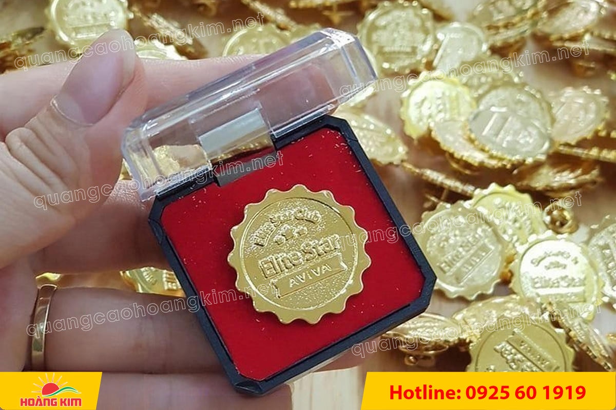 huy hieu duc ma vang 24k cat be theo hinh logo 101 - HUY HIỆU Đ&Uacute;C MẠ V&Agrave;NG 24K CẮT BẾ THEO LOGO CAO CẤP