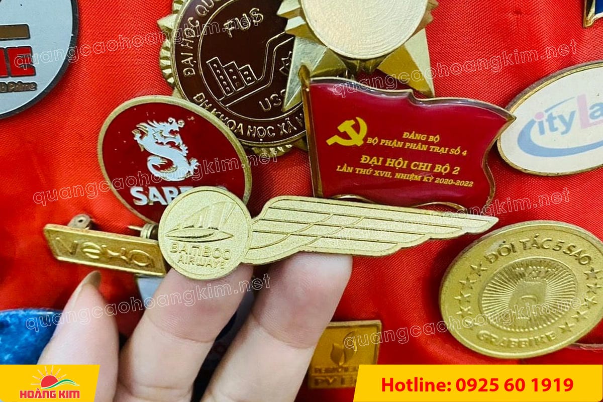 huy hieu duc ma vang 24k cat be theo hinh logo 102 - HUY HIỆU Đ&Uacute;C MẠ V&Agrave;NG 24K CẮT BẾ THEO LOGO CAO CẤP