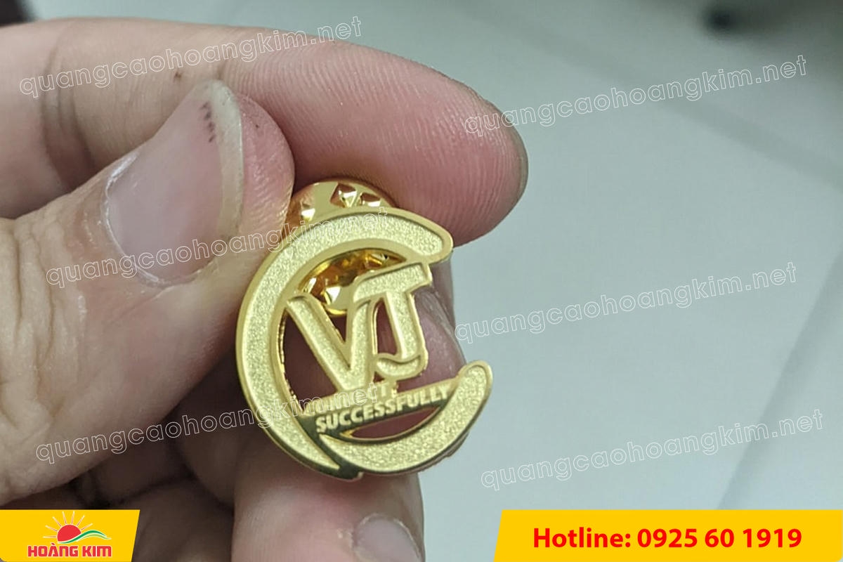 huy hieu duc ma vang 24k cat be theo hinh logo 117 - HUY HIỆU Đ&Uacute;C MẠ V&Agrave;NG 24K CẮT BẾ THEO LOGO CAO CẤP