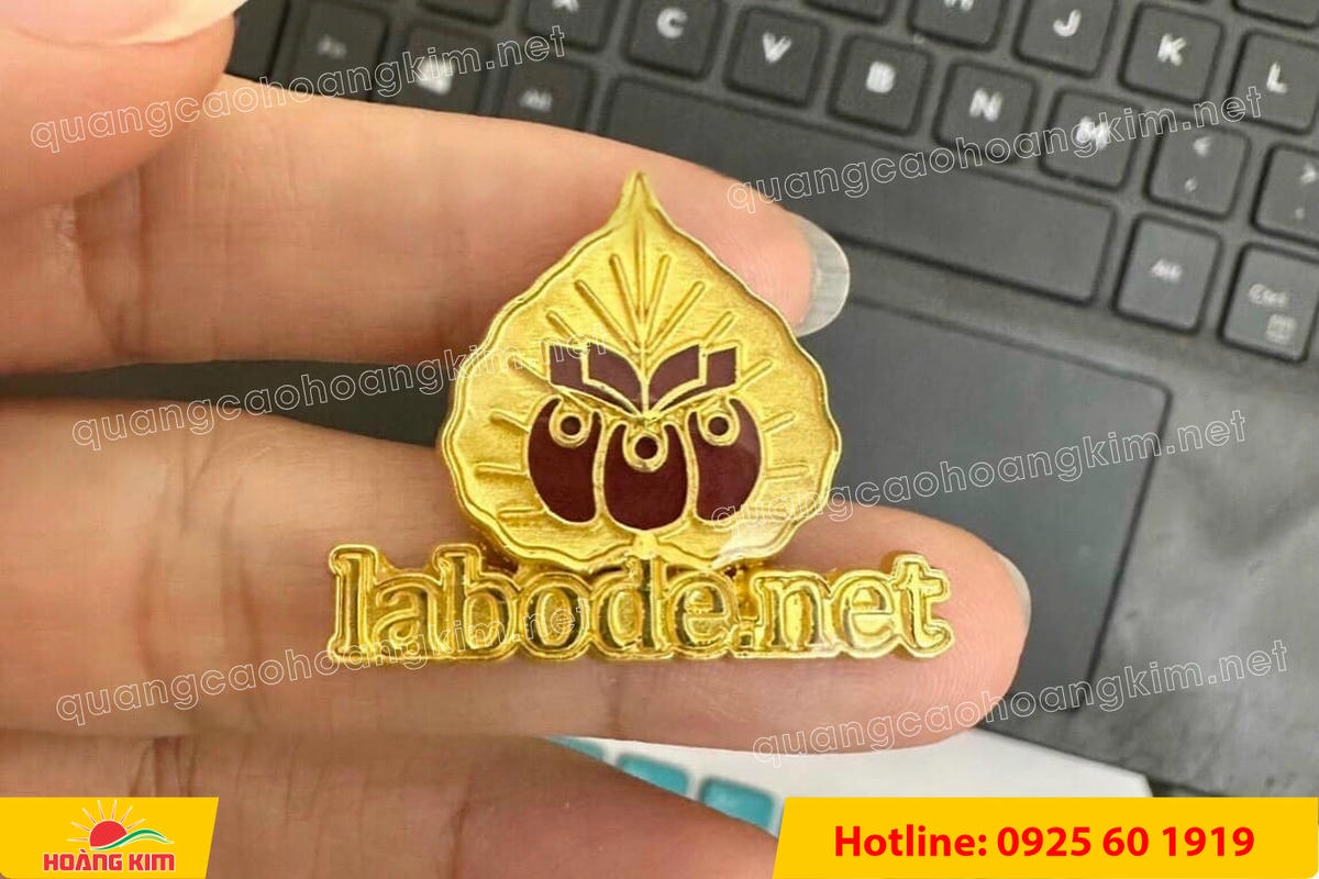 huy hieu duc ma vang 24k cat be theo hinh logo 143 - HUY HIỆU Đ&Uacute;C MẠ V&Agrave;NG 24K CẮT BẾ THEO LOGO CAO CẤP