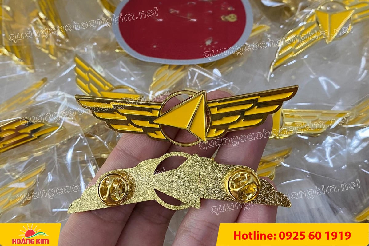 huy hieu duc ma vang 24k cat be theo hinh logo 154 - HUY HIỆU Đ&Uacute;C MẠ V&Agrave;NG 24K CẮT BẾ THEO LOGO CAO CẤP