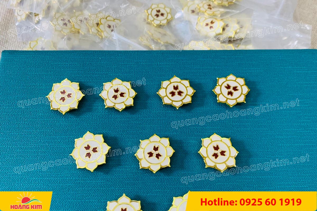 huy hieu duc ma vang 24k cat be theo hinh logo 180 - HUY HIỆU Đ&Uacute;C MẠ V&Agrave;NG 24K CẮT BẾ THEO LOGO CAO CẤP