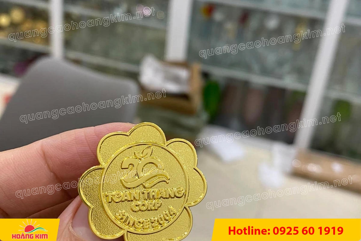 huy hieu duc ma vang 24k cat be theo hinh logo 185 - HUY HIỆU Đ&Uacute;C MẠ V&Agrave;NG 24K CẮT BẾ THEO LOGO CAO CẤP