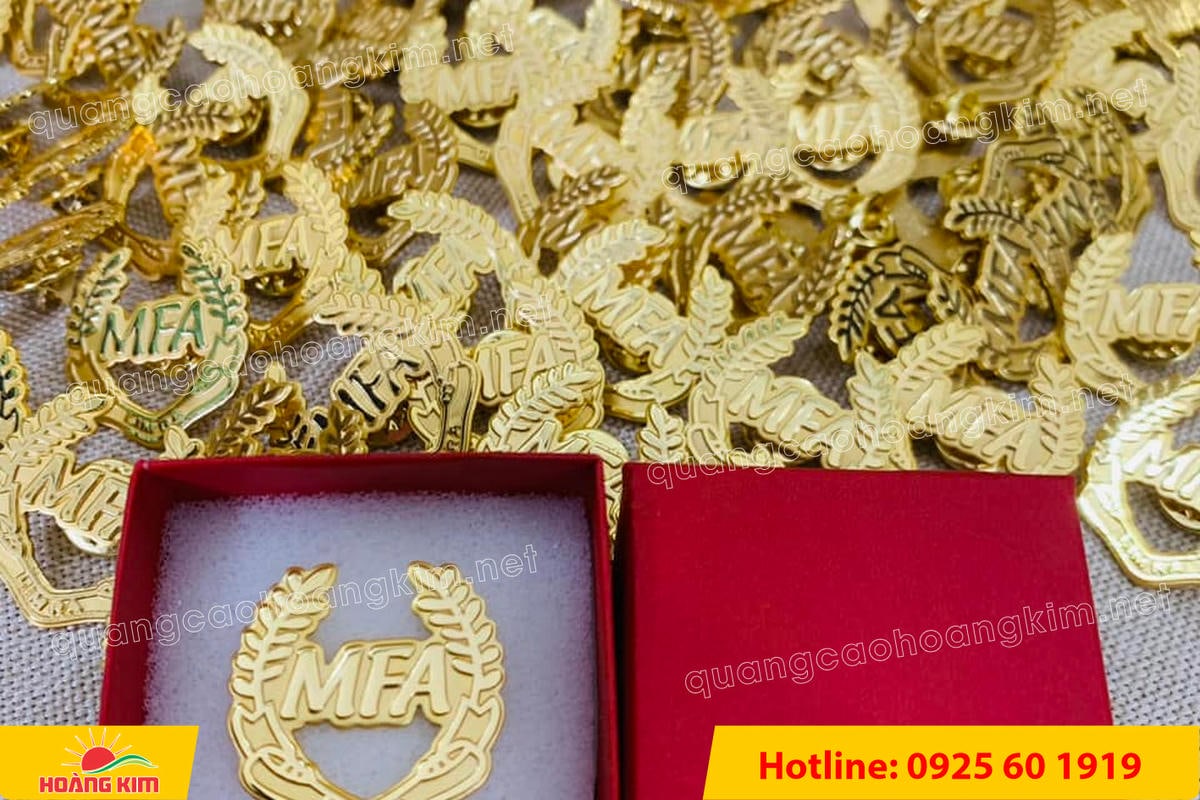 huy hieu duc ma vang 24k cat be theo hinh logo 191 - HUY HIỆU Đ&Uacute;C MẠ V&Agrave;NG 24K CẮT BẾ THEO LOGO CAO CẤP