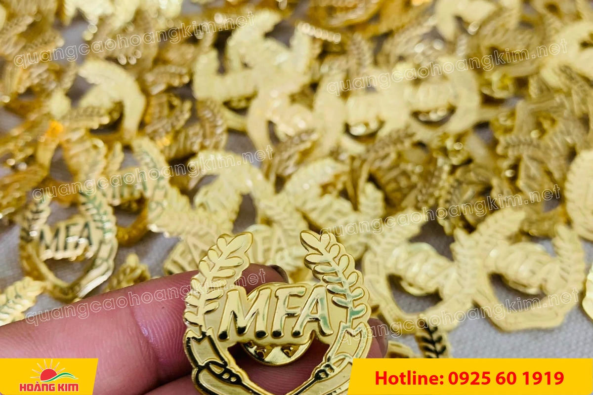 huy hieu duc ma vang 24k cat be theo hinh logo 194 - HUY HIỆU Đ&Uacute;C MẠ V&Agrave;NG 24K CẮT BẾ THEO LOGO CAO CẤP