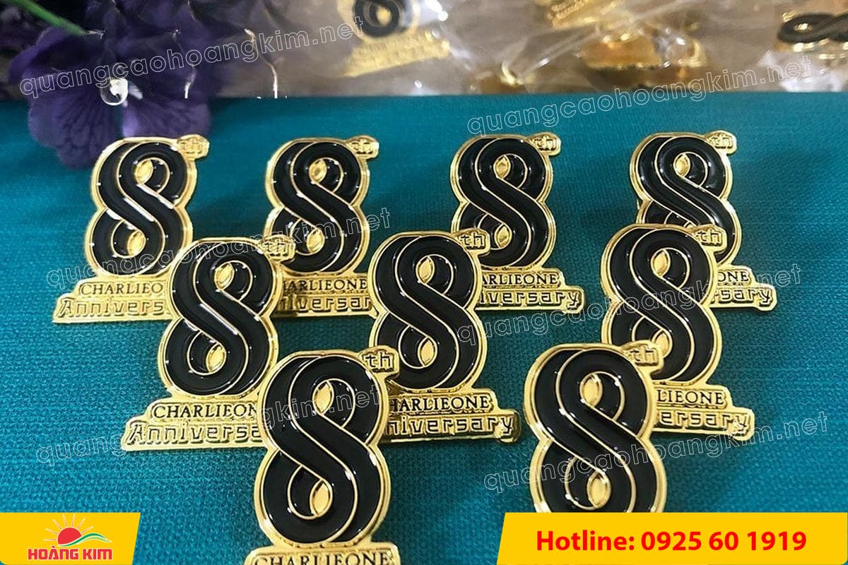 huy hieu duc ma vang 24k cat be theo hinh logo 201 - HUY HIỆU Đ&Uacute;C MẠ V&Agrave;NG 24K CẮT BẾ THEO LOGO CAO CẤP