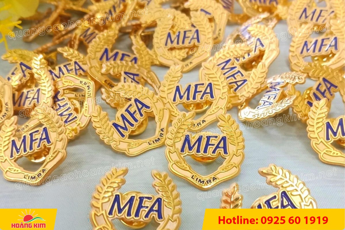 huy hieu duc ma vang 24k cat be theo hinh logo 204 - HUY HIỆU Đ&Uacute;C MẠ V&Agrave;NG 24K CẮT BẾ THEO LOGO CAO CẤP