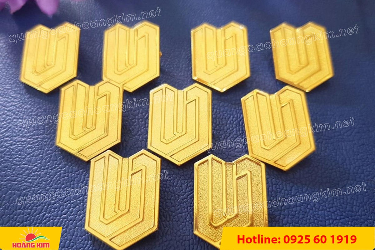 huy hieu duc ma vang 24k cat be theo hinh logo 216 - HUY HIỆU Đ&Uacute;C MẠ V&Agrave;NG 24K CẮT BẾ THEO LOGO CAO CẤP