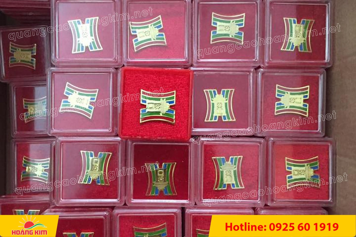 huy hieu duc ma vang 24k cat be theo hinh logo 23 - HUY HIỆU Đ&Uacute;C MẠ V&Agrave;NG 24K CẮT BẾ THEO LOGO CAO CẤP