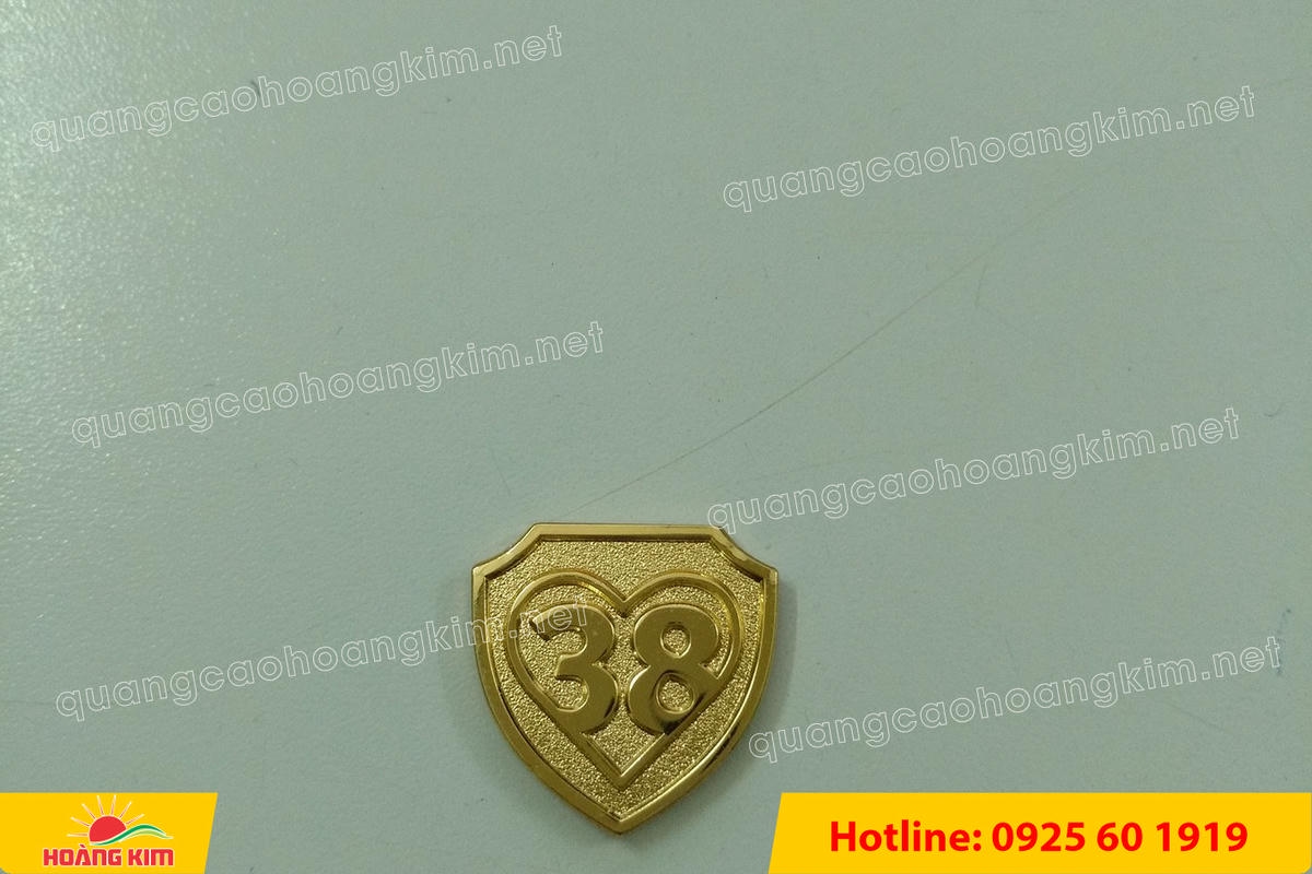 huy hieu duc ma vang 24k cat be theo hinh logo 31 - HUY HIỆU Đ&Uacute;C MẠ V&Agrave;NG 24K CẮT BẾ THEO LOGO CAO CẤP