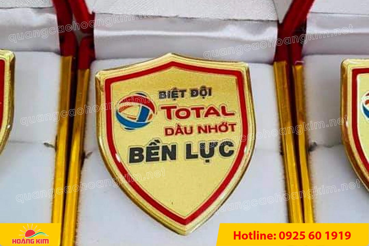 huy hieu duc ma vang 24k cat be theo hinh logo 4 - HUY HIỆU Đ&Uacute;C MẠ V&Agrave;NG 24K CẮT BẾ THEO LOGO CAO CẤP