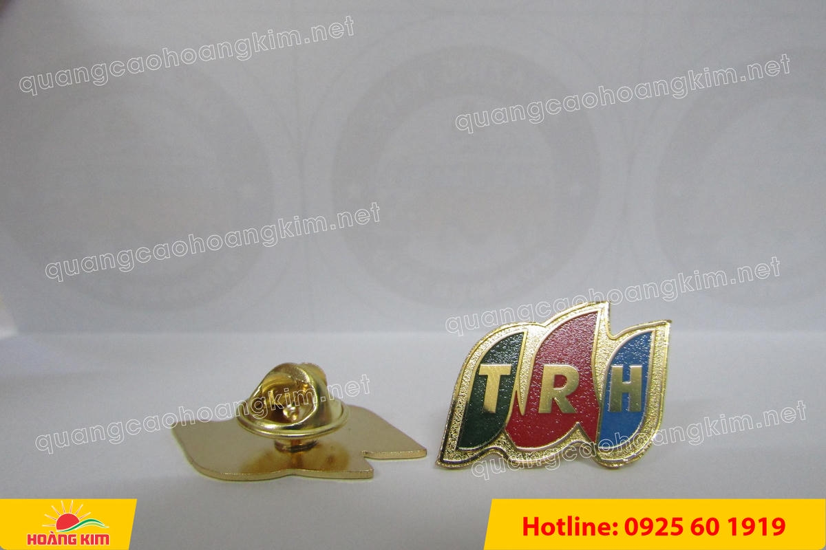 huy hieu duc ma vang 24k cat be theo hinh logo 43 - HUY HIỆU Đ&Uacute;C MẠ V&Agrave;NG 24K CẮT BẾ THEO LOGO CAO CẤP