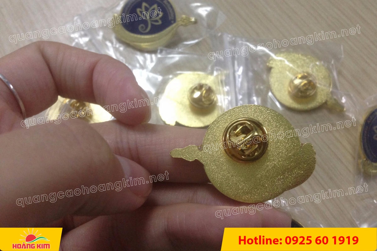 huy hieu duc ma vang 24k cat be theo hinh logo 50 - HUY HIỆU Đ&Uacute;C MẠ V&Agrave;NG 24K CẮT BẾ THEO LOGO CAO CẤP