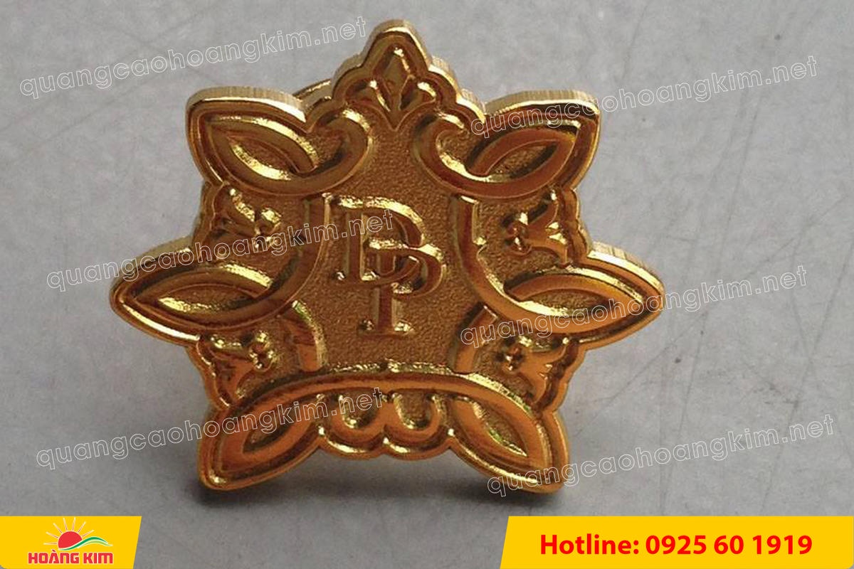 huy hieu duc ma vang 24k cat be theo hinh logo 6 - HUY HIỆU Đ&Uacute;C MẠ V&Agrave;NG 24K CẮT BẾ THEO LOGO CAO CẤP