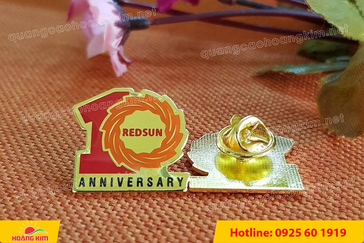 huy hieu duc ma vang 24k cat be theo hinh logo 70 - HUY HIỆU Đ&Uacute;C MẠ V&Agrave;NG 24K CẮT BẾ THEO LOGO CAO CẤP