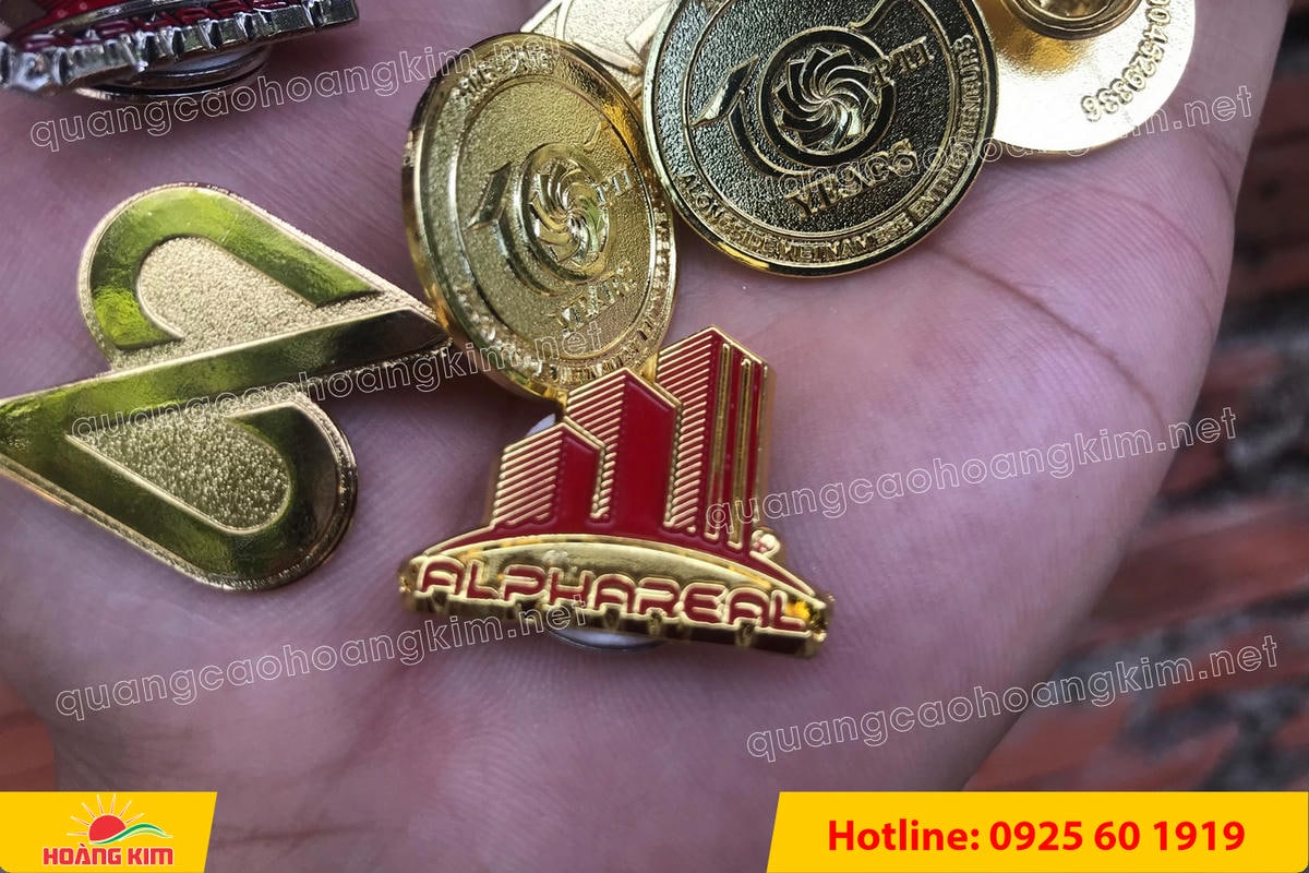 huy hieu duc ma vang 24k cat be theo hinh logo 80 - HUY HIỆU Đ&Uacute;C MẠ V&Agrave;NG 24K CẮT BẾ THEO LOGO CAO CẤP