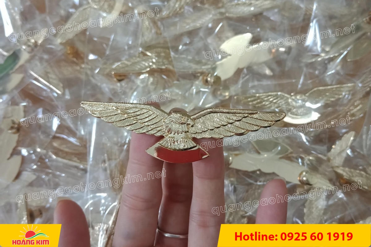 huy hieu duc ma vang 24k cat be theo hinh logo 92 - HUY HIỆU Đ&Uacute;C MẠ V&Agrave;NG 24K CẮT BẾ THEO LOGO CAO CẤP