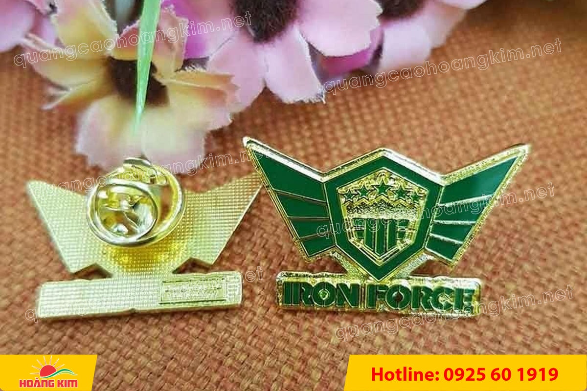 huy hieu duc ma vang 24k cat be theo hinh logo 99 - HUY HIỆU Đ&Uacute;C MẠ V&Agrave;NG 24K CẮT BẾ THEO LOGO CAO CẤP